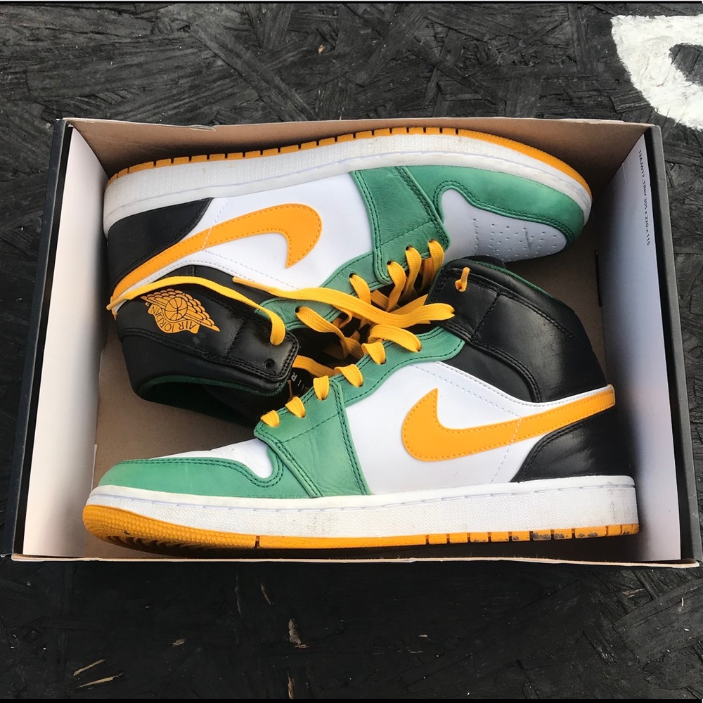 Air Jordan 1 Mid Super Sonics Size 9